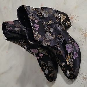Carlos Santana floral boots